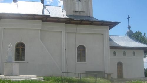 Biserica - vedere exterioară