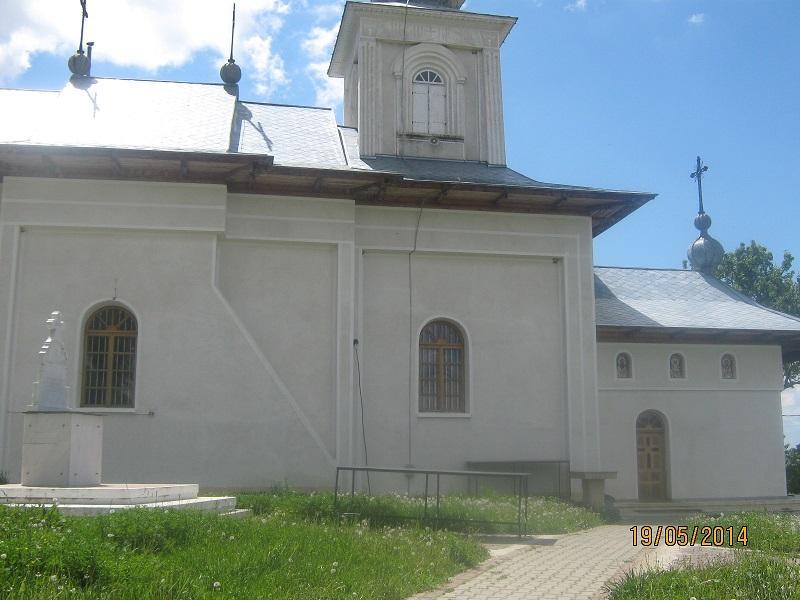 Biserica - vedere exterioară